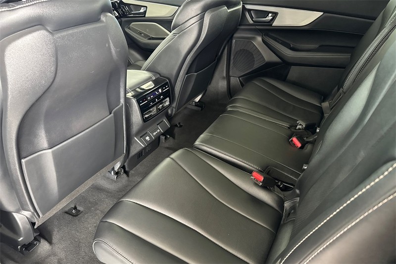 Acura MDX Vehicle Full-screen Gallery Image 11