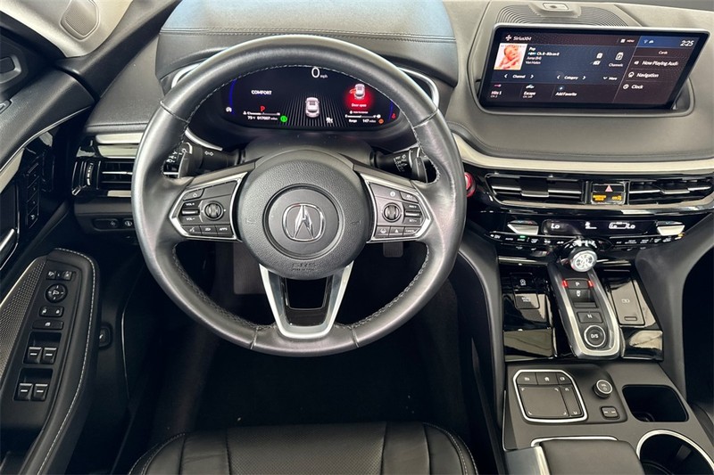 Acura MDX Vehicle Full-screen Gallery Image 13