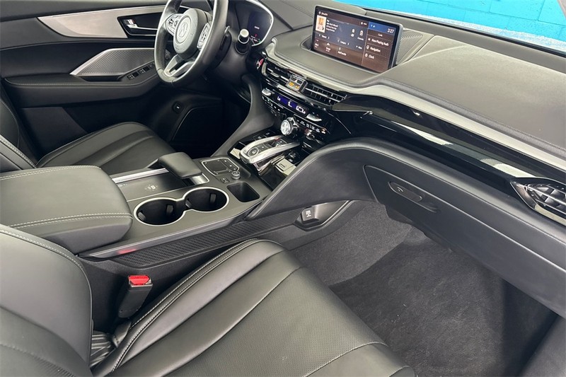 Acura MDX Vehicle Full-screen Gallery Image 16