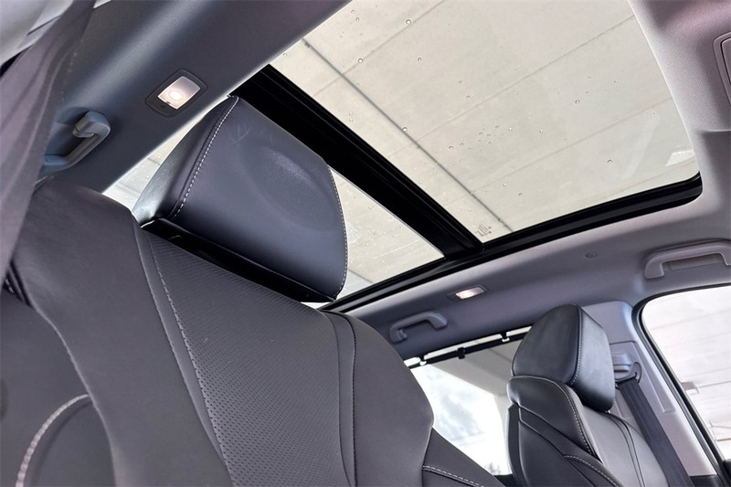 Acura MDX Vehicle Full-screen Gallery Image 17