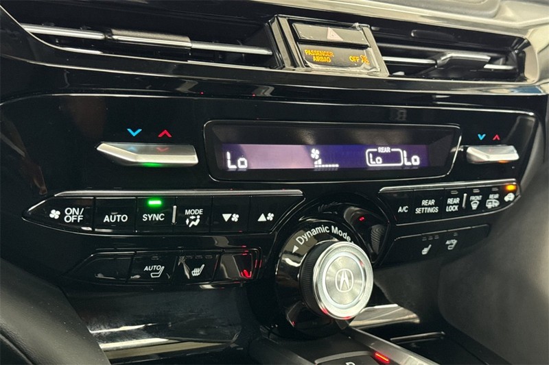 Acura MDX Vehicle Full-screen Gallery Image 21