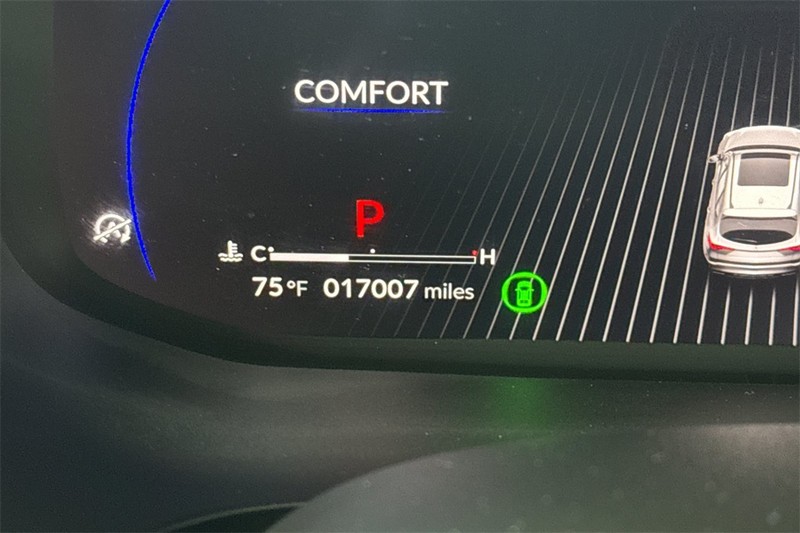 Acura MDX Vehicle Full-screen Gallery Image 26
