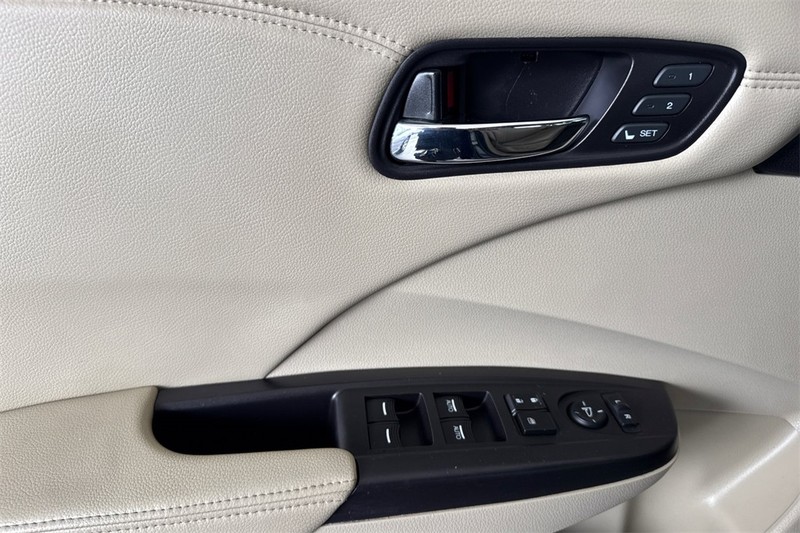 Acura RDX Vehicle Full-screen Gallery Image 10