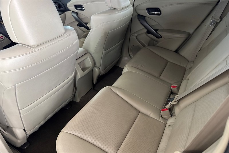 Acura RDX Vehicle Full-screen Gallery Image 11