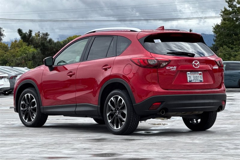 Mazda CX-5 Vehicle Full-screen Gallery Image 05
