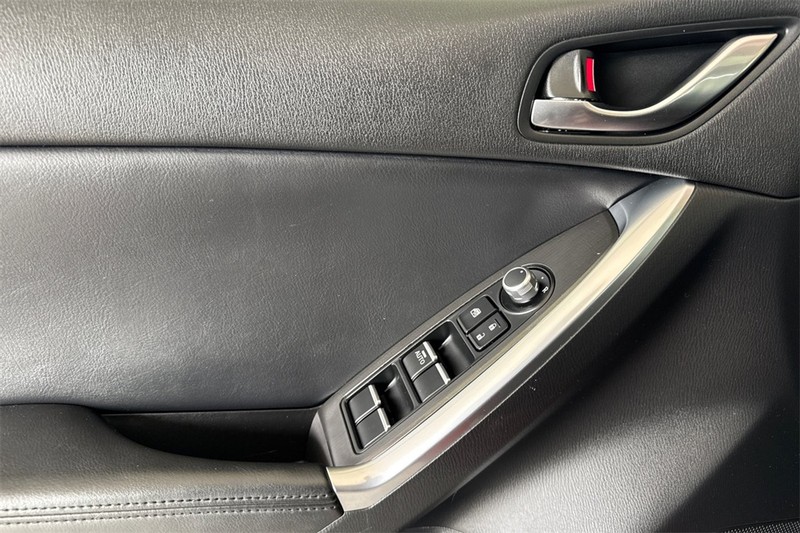 Mazda CX-5 Vehicle Full-screen Gallery Image 10