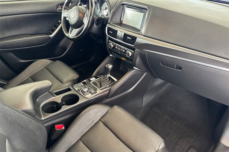 Mazda CX-5 Vehicle Full-screen Gallery Image 15