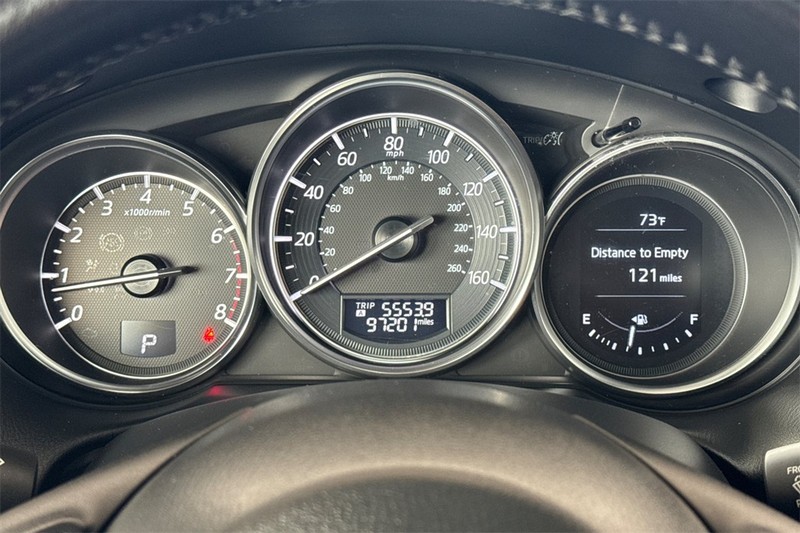 Mazda CX-5 Vehicle Full-screen Gallery Image 24