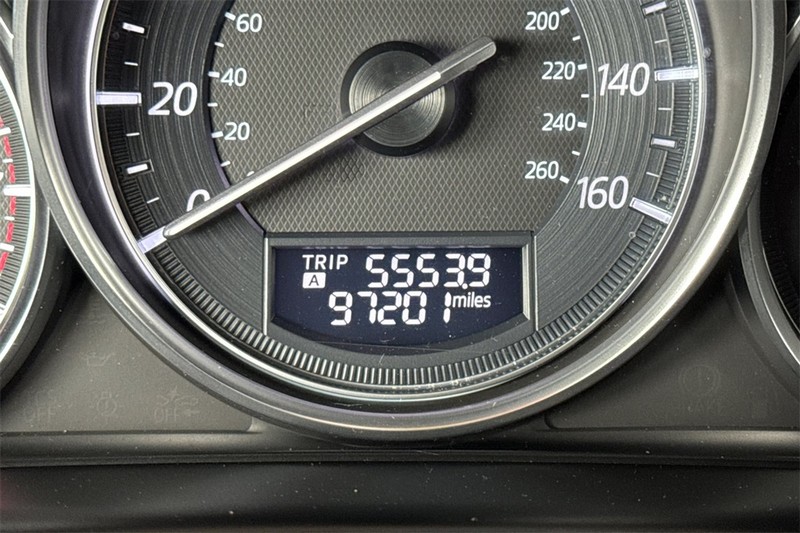 Mazda CX-5 Vehicle Full-screen Gallery Image 25