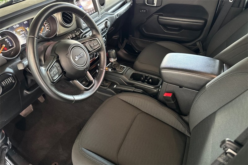 Jeep Wrangler Unlimited Vehicle Full-screen Gallery Image 09
