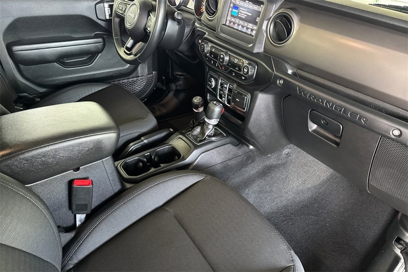 Jeep Wrangler Unlimited Vehicle Full-screen Gallery Image 15