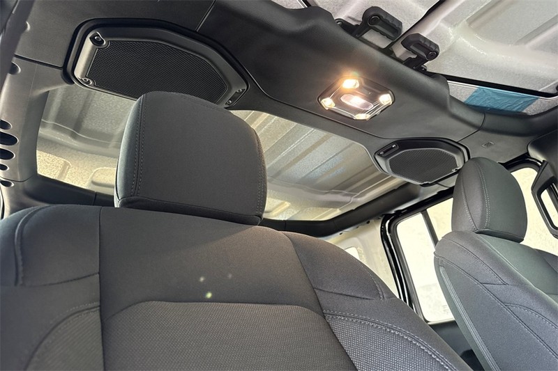 Jeep Wrangler Unlimited Vehicle Full-screen Gallery Image 16