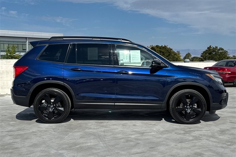 Honda Passport Vehicle Full-screen Gallery Image 02