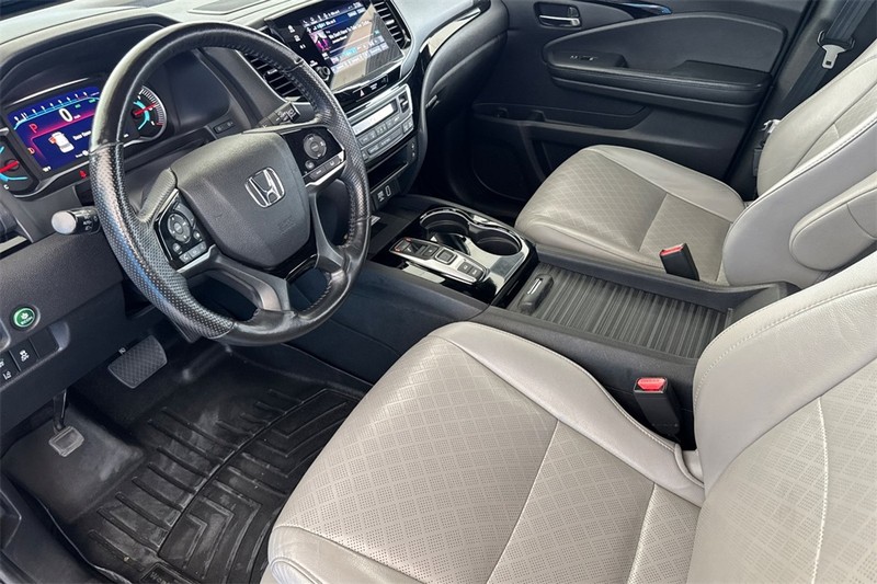 Honda Passport Vehicle Full-screen Gallery Image 09