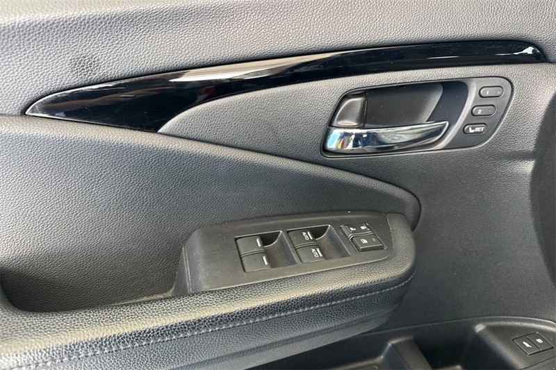 Honda Passport Vehicle Full-screen Gallery Image 10