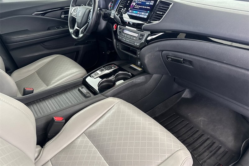 Honda Passport Vehicle Full-screen Gallery Image 15