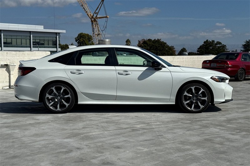 Honda Civic Sedan Hybrid Vehicle Full-screen Gallery Image 02