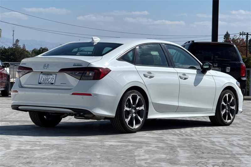 Honda Civic Sedan Hybrid Vehicle Full-screen Gallery Image 03