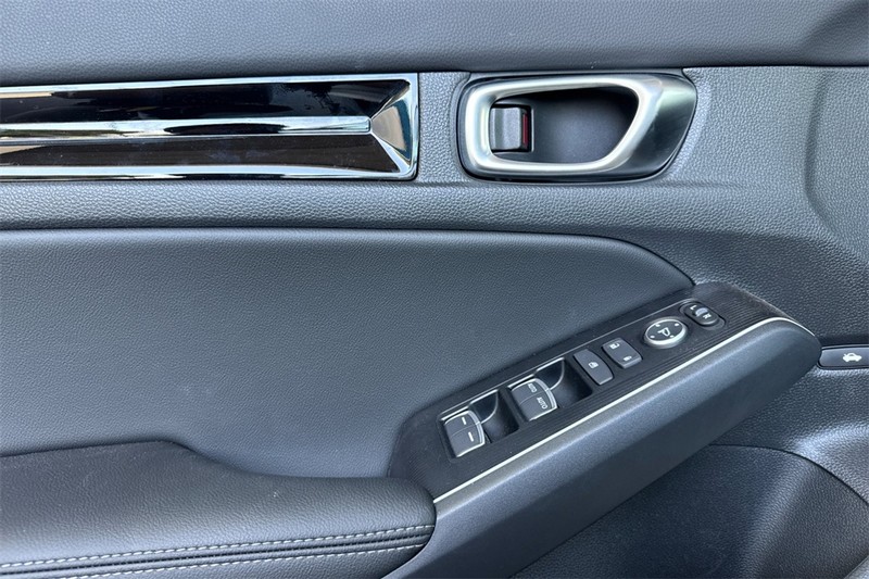 Honda Civic Sedan Hybrid Vehicle Full-screen Gallery Image 10