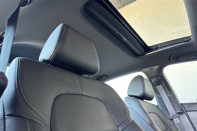 Honda Civic Sedan Hybrid Vehicle Full-screen Gallery Image 15