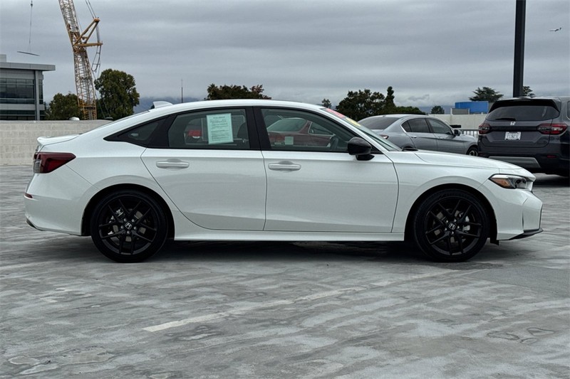 Honda Civic Sedan Hybrid Vehicle Full-screen Gallery Image 02