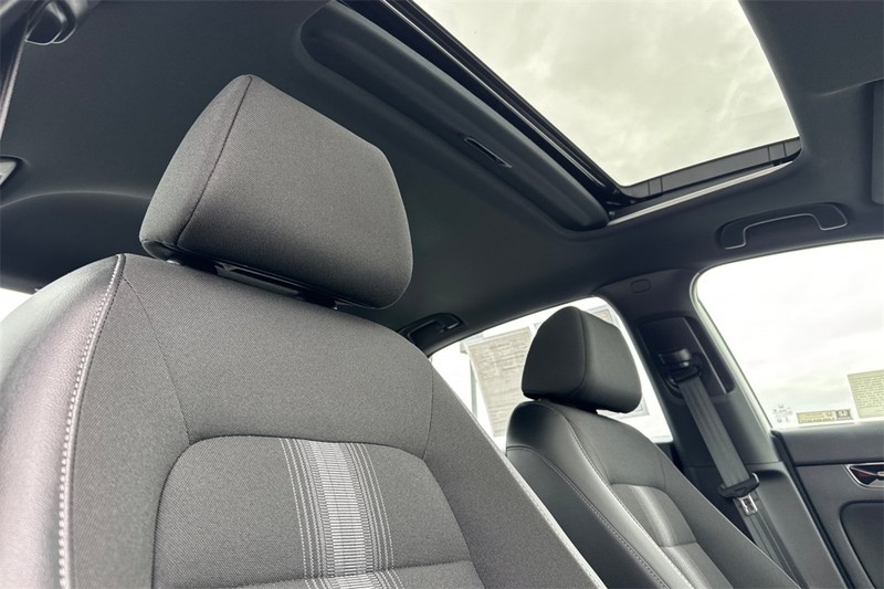 Honda Civic Sedan Hybrid Vehicle Full-screen Gallery Image 15