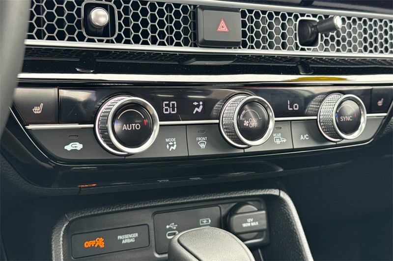 Honda Civic Sedan Hybrid Vehicle Full-screen Gallery Image 18