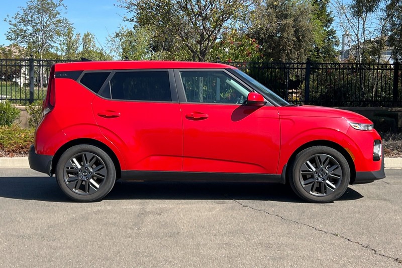 Kia Soul Vehicle Full-screen Gallery Image 03