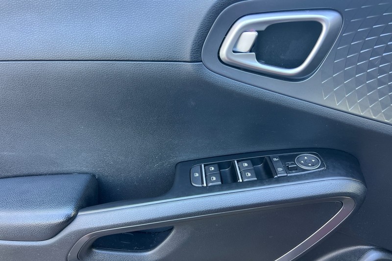 Kia Soul Vehicle Full-screen Gallery Image 11