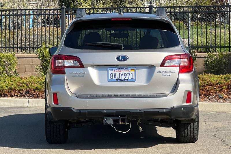Subaru Outback Vehicle Full-screen Gallery Image 05
