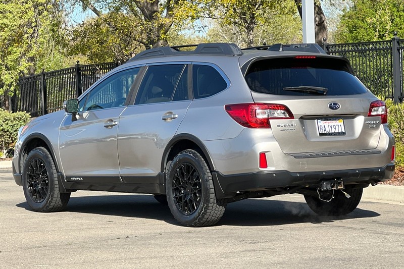 Subaru Outback Vehicle Full-screen Gallery Image 06