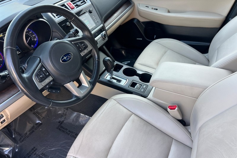 Subaru Outback Vehicle Full-screen Gallery Image 10
