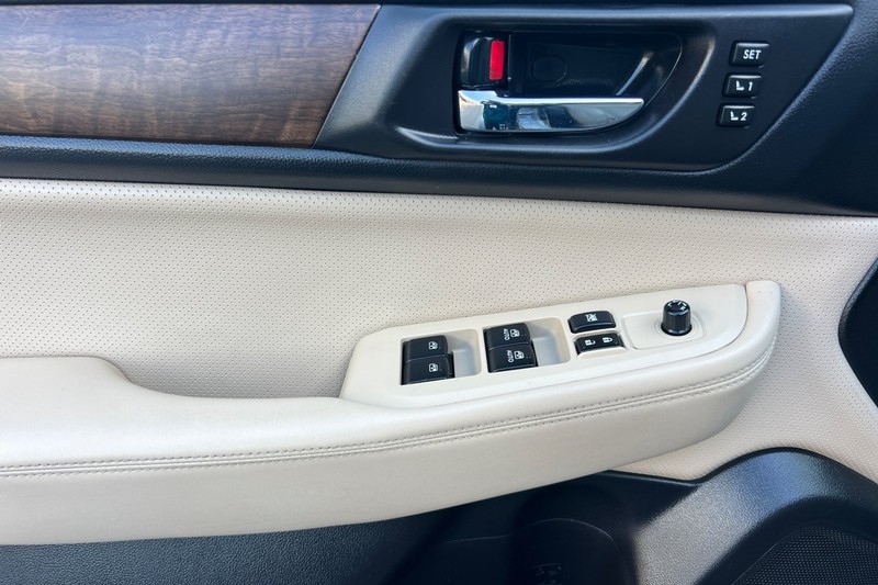 Subaru Outback Vehicle Full-screen Gallery Image 11