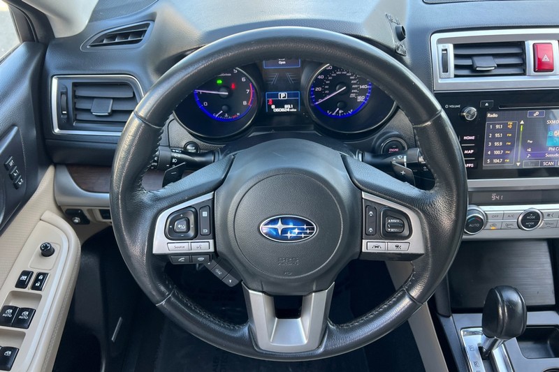 Subaru Outback Vehicle Full-screen Gallery Image 16