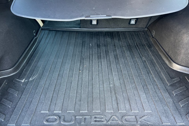 Subaru Outback Vehicle Full-screen Gallery Image 17
