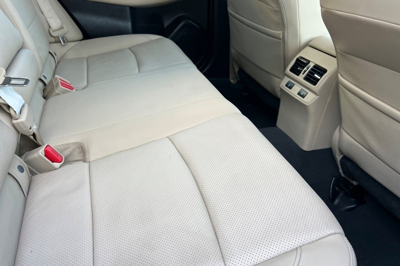 Subaru Outback Vehicle Full-screen Gallery Image 18