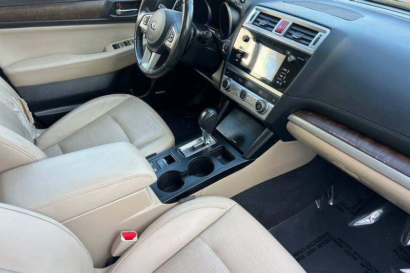 Subaru Outback Vehicle Full-screen Gallery Image 19