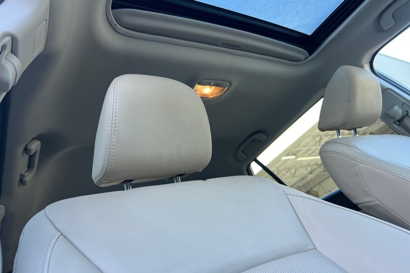 Subaru Outback Vehicle Full-screen Gallery Image 20