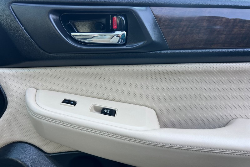 Subaru Outback Vehicle Full-screen Gallery Image 21