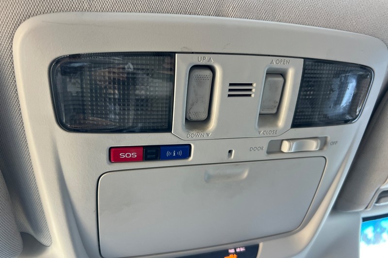 Subaru Outback Vehicle Full-screen Gallery Image 24