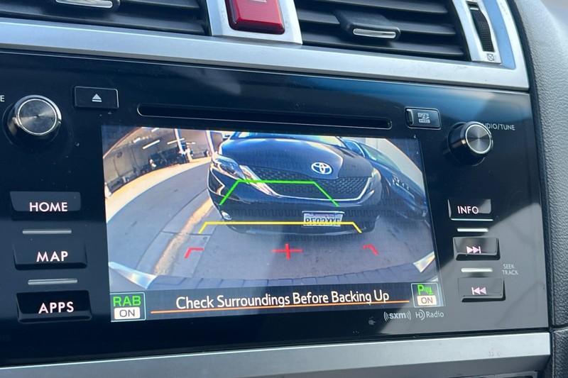 Subaru Outback Vehicle Full-screen Gallery Image 27