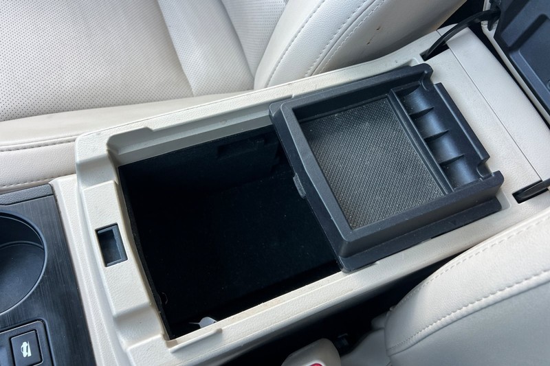Subaru Outback Vehicle Full-screen Gallery Image 30