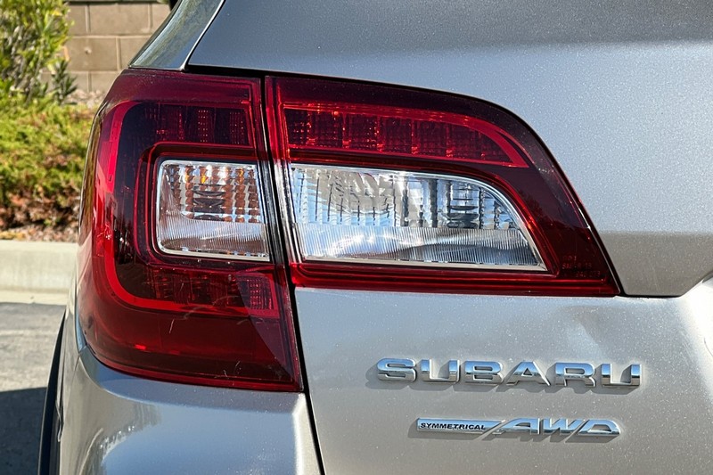 Subaru Outback Vehicle Full-screen Gallery Image 48