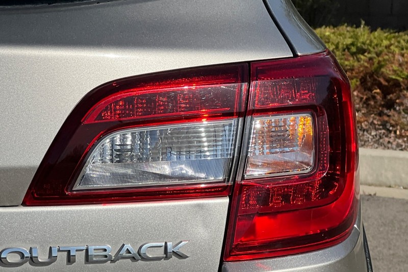 Subaru Outback Vehicle Full-screen Gallery Image 50