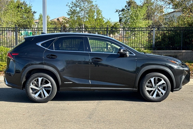 Lexus NX Vehicle Full-screen Gallery Image 03