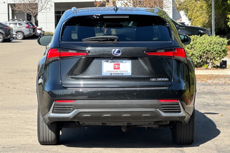 Lexus NX Vehicle Full-screen Gallery Image 05