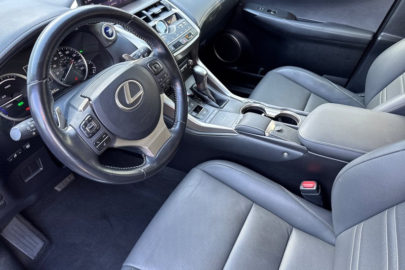 Lexus NX Vehicle Full-screen Gallery Image 10