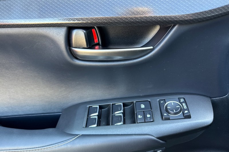 Lexus NX Vehicle Full-screen Gallery Image 11
