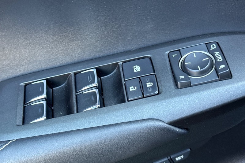 Lexus NX Vehicle Full-screen Gallery Image 12