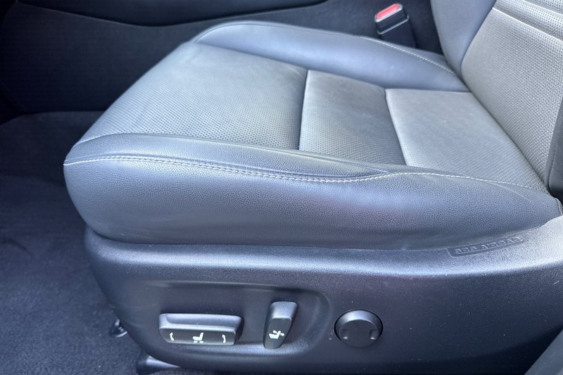 Lexus NX Vehicle Full-screen Gallery Image 13